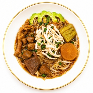 ก๋วยเตี๋ยวไก่รวม(ไก่ฉีก,ตีน1,ข้อใหญ่3)